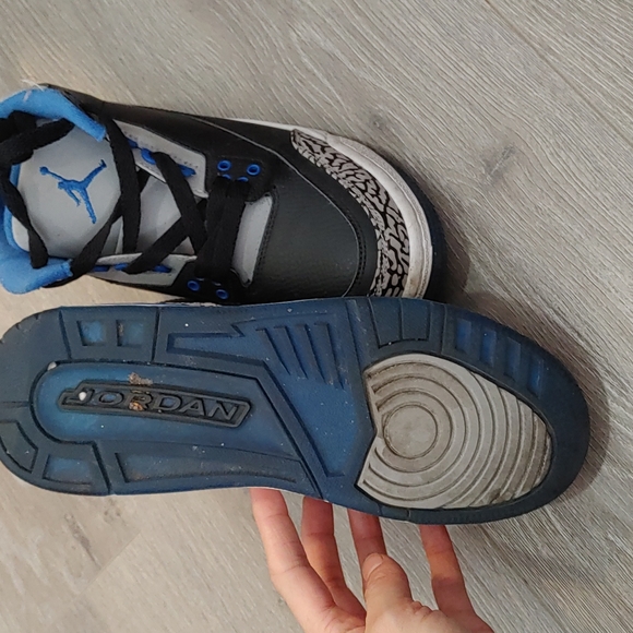 Jordan's l Size 5Y l cement jordan 3  l blue black  l air jordan l youth - Picture 5 of 5